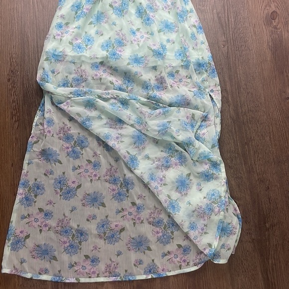 Abercrombie Kids Floral Blue and White Dress - Picture 2 of 7